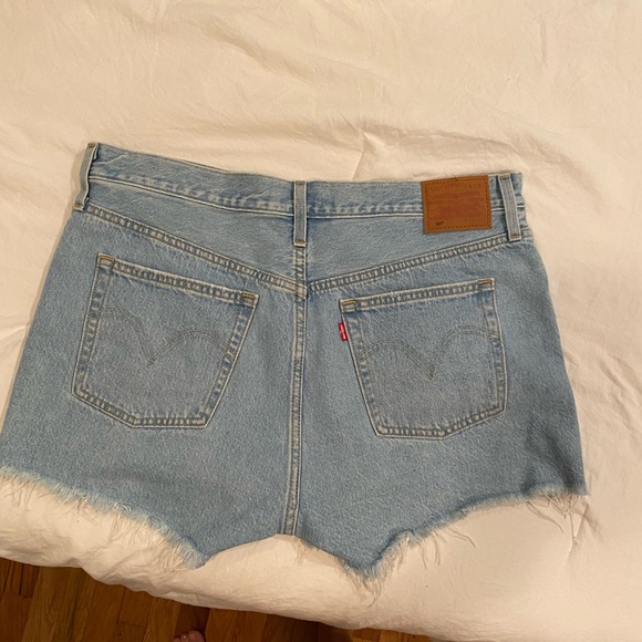 NWT Levi 501 Jean Shorts - Picture 3 of 3